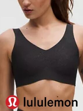 NWT Lululemon Glow Up Bra
Medium Support, B/C Cup- SNAKE STRUCTURE EMBOSS BLACK